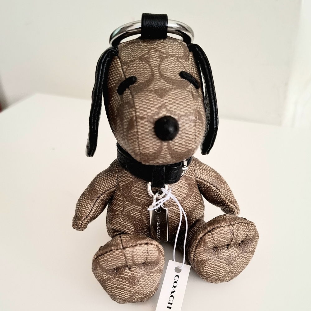 NWT✨️Coach X Peanuts 2021 ver Snoopy Collectible Keychain Signature Canvas 5401